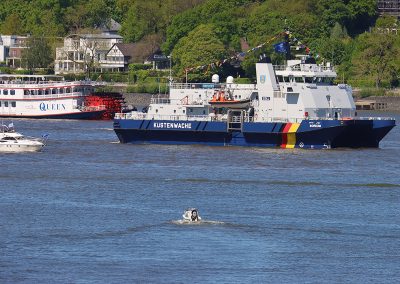 Einlaufparade des 837. Hamburger Hafengeburtstags